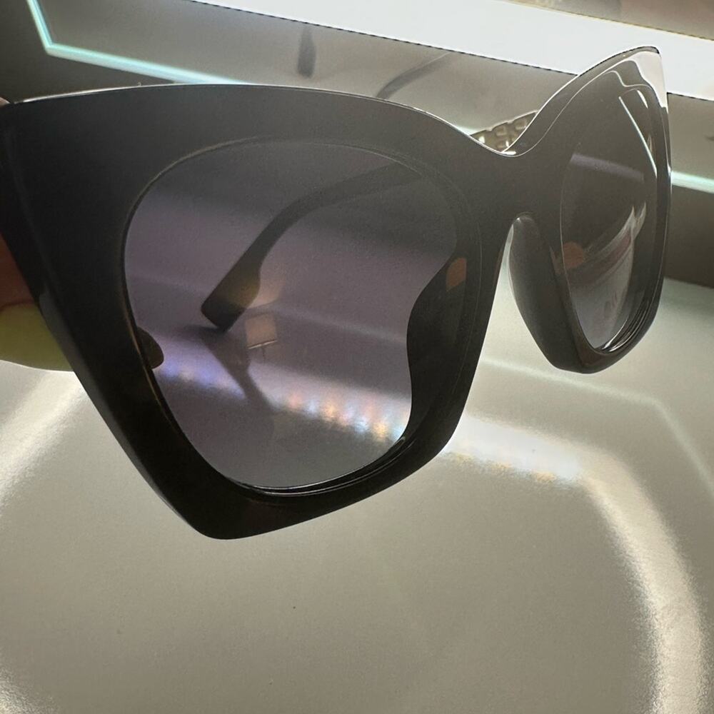 Burberry Designer Cat Eye Sunglasses 52mm - Made in Italy - Authentic - Picture 13 of 15